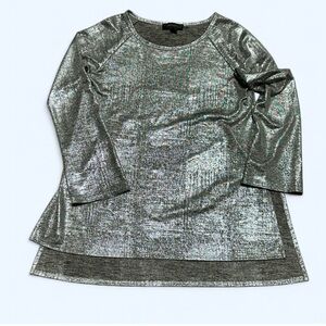 Karen Kane Shimmering Silver Size Medium Top